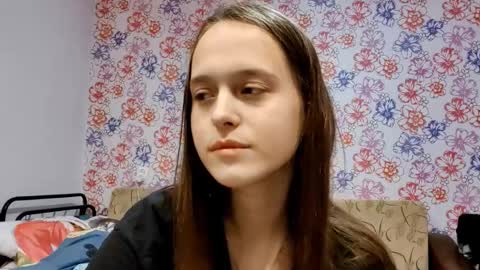 Snapshot of roseannehensle chatting on 11/26/25, 05:19 Sophie online show from 11/26/25, 05:19