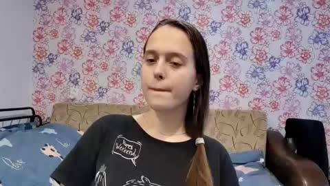 Snapshot of roseannehensle chatting on 11/27/25, 01:40 Sophie online show from 11/27/25, 01:40