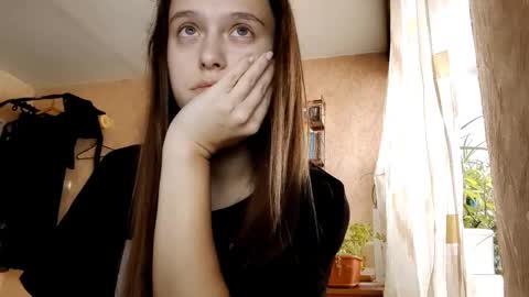 Snapshot of roseannehensle chatting on 12/01/25, 01:21 Sophie online show from 12/01/25, 01:21