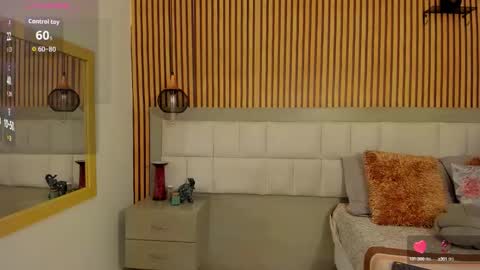 roseaurora online show from 10/15/25, 12:27