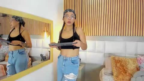 roseaurora online show from 10/16/25, 12:39