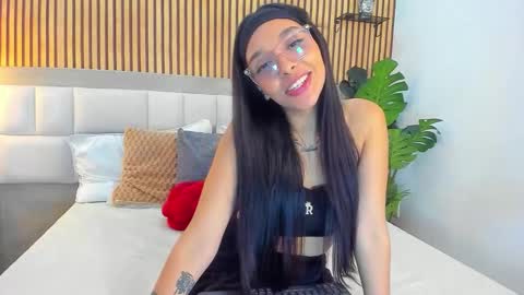 roseaurora online show from 11/14/25, 12:59