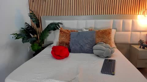 roseaurora online show from 01/08/26, 01:02