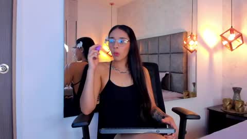 roseaurora online show from 05/06/26, 11:15