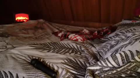 Snapshot of roseberryred chatting on 02/23/25, 01:32 Roseberry online show from 02/23/25, 01:32