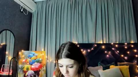 Snapshot of roseblanche2k chatting on 12/27/24, 01:53 Florin online show from 12/27/24, 01:53