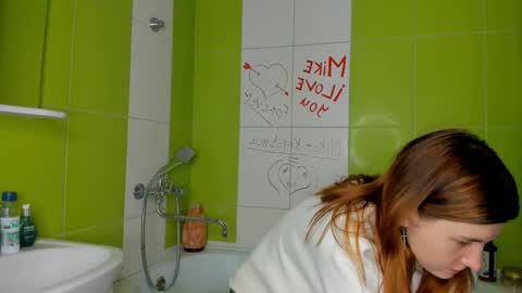 Snapshot of roseblanche2k chatting on 02/10/25, 11:02 Florin online show from 02/10/25, 11:02