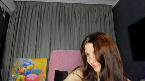 Snapshot of roseblanche2k chatting on 11/05/25, 04:18 Florin online show from 11/05/25, 04:18