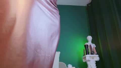 Snapshot of rosedelic chatting on 10/18/25, 04:26 rosedelic online show from 10/18/25, 04:26