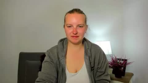 Snapshot of rosehypnotic chatting on 04/27/26, 05:22 Rose online show from 04/27/26, 05:22