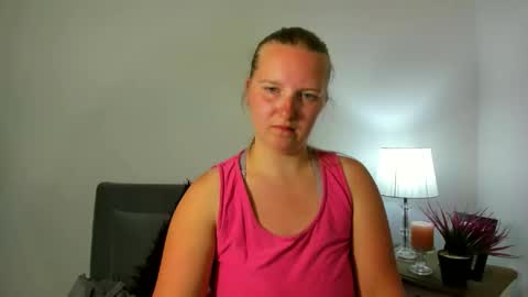 Snapshot of rosehypnotic chatting on 05/14/26, 05:53 Rose online show from 05/14/26, 05:53