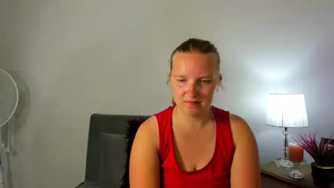 Snapshot of rosehypnotic chatting on 05/20/26, 05:30 Rose online show from 05/20/26, 05:30