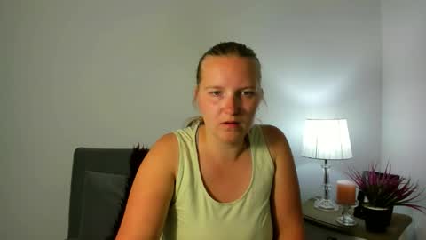 Snapshot of rosehypnotic chatting on 05/21/26, 05:42 Rose online show from 05/21/26, 05:42