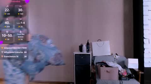 Snapshot of roselina_ chatting on 10/24/25, 10:00 Rose online show from 10/24/25, 10:00