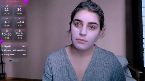 Snapshot of roselina_ chatting on 10/28/25, 11:25 Rose online show from 10/28/25, 11:25