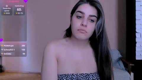 Snapshot of roselina_ chatting on 11/06/25, 07:09 Rose online show from 11/06/25, 07:09