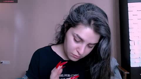 Snapshot of roselina_ chatting on 11/17/25, 07:47 Rose online show from 11/17/25, 07:47