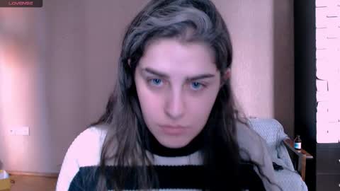 Snapshot of roselina_ chatting on 11/25/25, 11:21 Rose online show from 11/25/25, 11:21