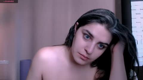 Snapshot of roselina_ chatting on 12/19/25, 10:00 Rose online show from 12/19/25, 10:00