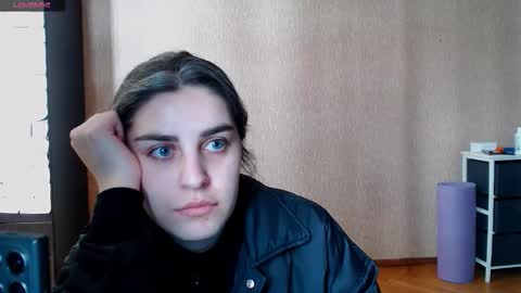 Snapshot of roselina_ chatting on 03/03/26, 10:43 Rose online show from 03/03/26, 10:43