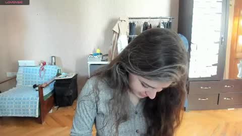 Snapshot of roselina_ chatting on 04/27/26, 12:03 Rose online show from 04/27/26, 12:03