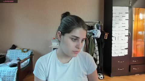 Snapshot of roselina_ chatting on 05/19/26, 02:01 Rose online show from 05/19/26, 02:01