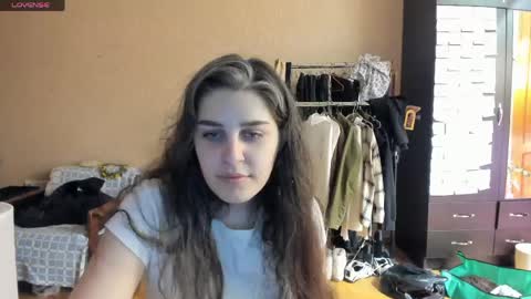 Snapshot of roselina_ chatting on 05/24/26, 06:24 Rose online show from 05/24/26, 06:24