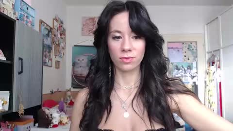 Snapshot of roselynsun chatting on 01/07/26, 12:18 Rose online show from 01/07/26, 12:18