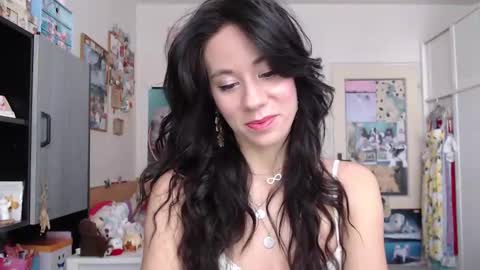 Snapshot of roselynsun chatting on 01/09/26, 12:19 Rose online show from 01/09/26, 12:19