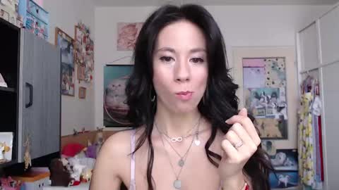 Snapshot of roselynsun chatting on 01/12/26, 01:05 Rose online show from 01/12/26, 01:05