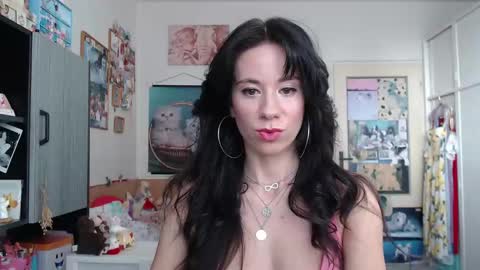 Snapshot of roselynsun chatting on 01/19/26, 01:59 Rose online show from 01/19/26, 01:59