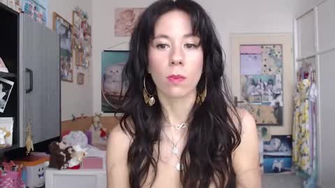 Snapshot of roselynsun chatting on 02/04/26, 01:17 Rose online show from 02/04/26, 01:17