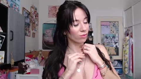 Snapshot of roselynsun chatting on 02/17/26, 11:50 Rose online show from 02/17/26, 11:50