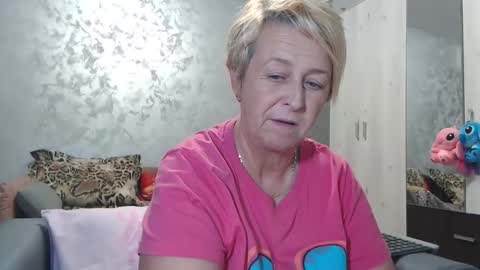 Lovepinklilly online show from 10/26/25, 03:40