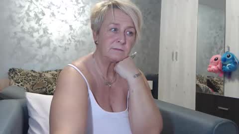 Lovepinklilly online show from 10/27/25, 06:01