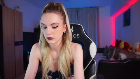 Snapshot of rosesarered97 chatting on 01/10/25, 08:48 Abbygail online show from 01/10/25, 08:48