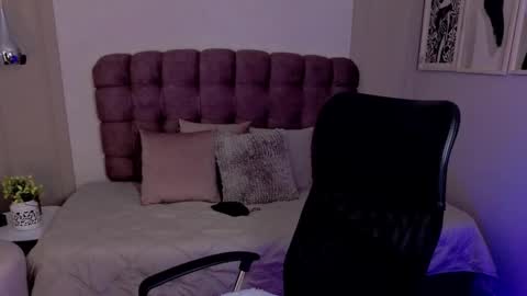 Snapshot of rosetaylorla chatting on 03/20/26, 01:38 Rose Taylor online show from 03/20/26, 01:38