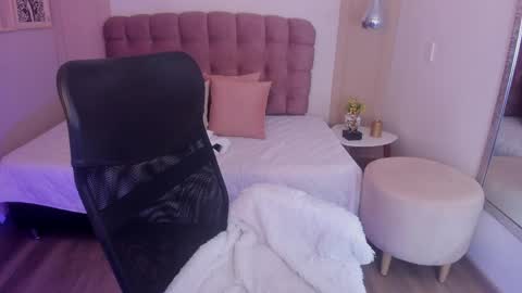 Snapshot of rosetaylorla chatting on 03/30/26, 01:34 Rose Taylor online show from 03/30/26, 01:34