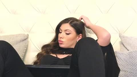 Snapshot of rosevanessa chatting on 01/17/25, 10:11 Gabriela online show from 01/17/25, 10:11
