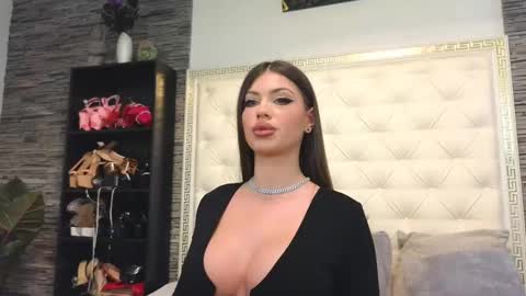 Snapshot of rosevanessa chatting on 02/19/25, 07:06 Gabriela online show from 02/19/25, 07:06