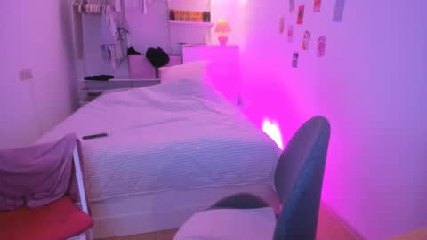 Snapshot of roshelle_xxx chatting on 02/11/25, 08:10 Roshelle online show from 02/11/25, 08:10