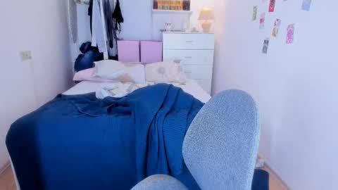 Snapshot of roshelle_xxx chatting on 02/19/25, 04:55 Roshelle online show from 02/19/25, 04:55