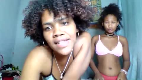 Snapshot of rosia22 chatting on 09/20/25, 01:23 rosia22 online show from 09/20/25, 01:23