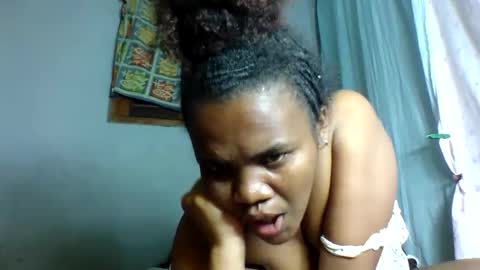 Snapshot of rosia22 chatting on 09/28/25, 01:11 rosia22 online show from 09/28/25, 01:11