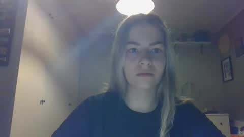 Snapshot of rosie_june chatting on 12/17/24, 07:50 Rosie online show from 12/17/24, 07:50
