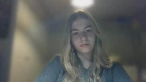 Snapshot of rosie_june chatting on 12/23/24, 08:00 Rosie online show from 12/23/24, 08:00