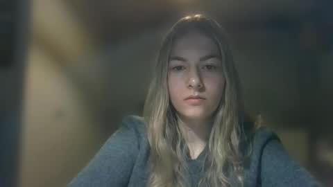 Snapshot of rosie_june chatting on 12/23/24, 11:04 Rosie online show from 12/23/24, 11:04