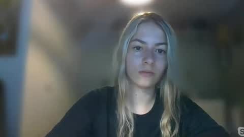Snapshot of rosie_june chatting on 02/03/25, 08:02 Rosie online show from 02/03/25, 08:02