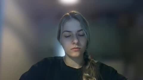 Snapshot of rosie_june chatting on 03/12/25, 10:59 Rosie online show from 03/12/25, 10:59