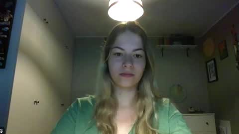 Snapshot of rosie_june chatting on 09/11/25, 06:46 Rosie online show from 09/11/25, 06:46
